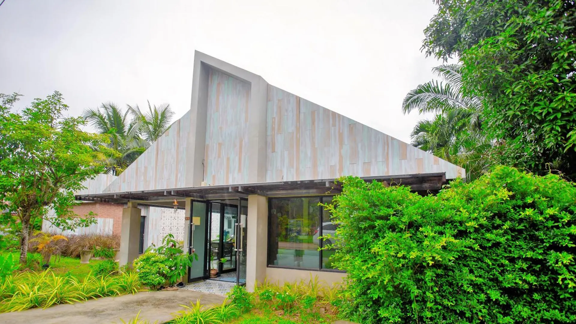 Ko Lanta Amantra Hostels - Women Only  Ko Lanta