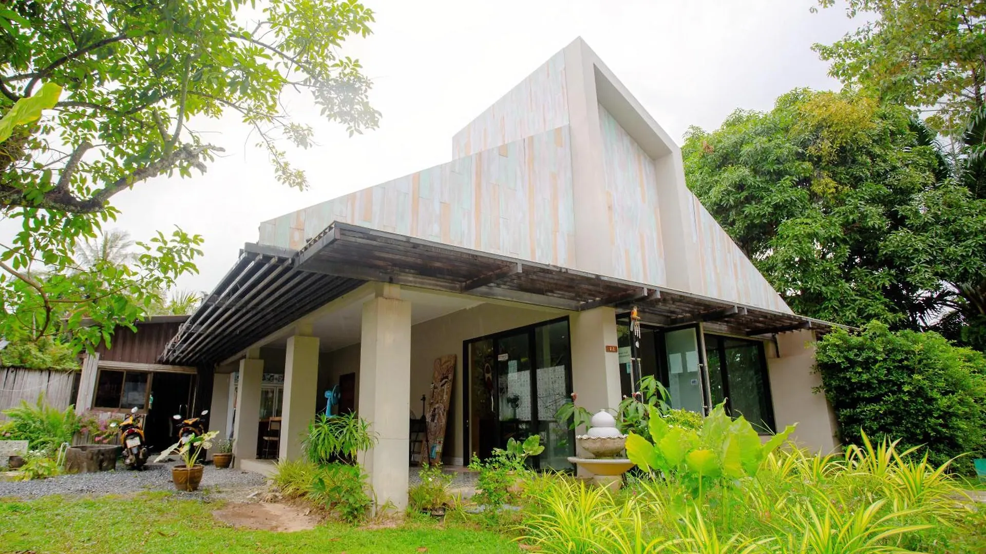 Ko Lanta Amantra Hostels - Women Only  Ko Lanta
